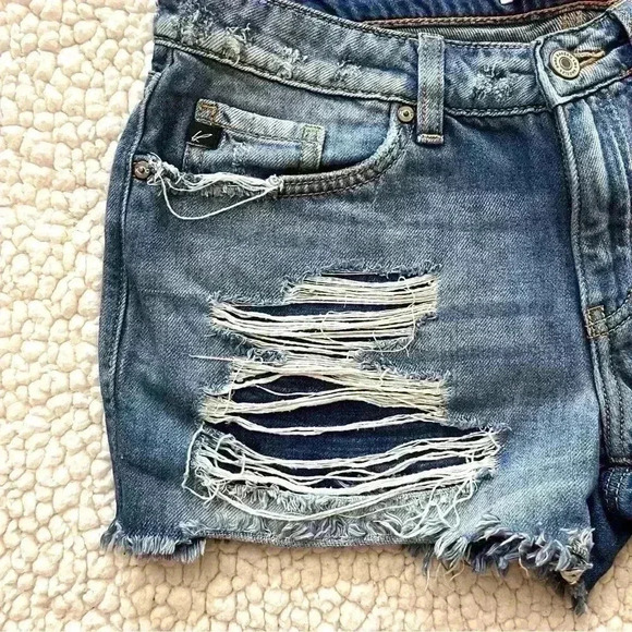 KanCan Mid Rise Cotton/Rayon Super Distressed Faded Mom Jean Shorts Size 7/27 - Picture 4 of 15